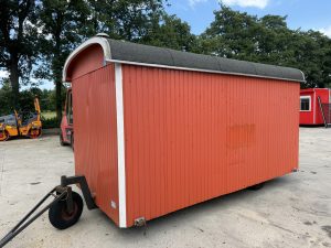 Metalen opslagwagen